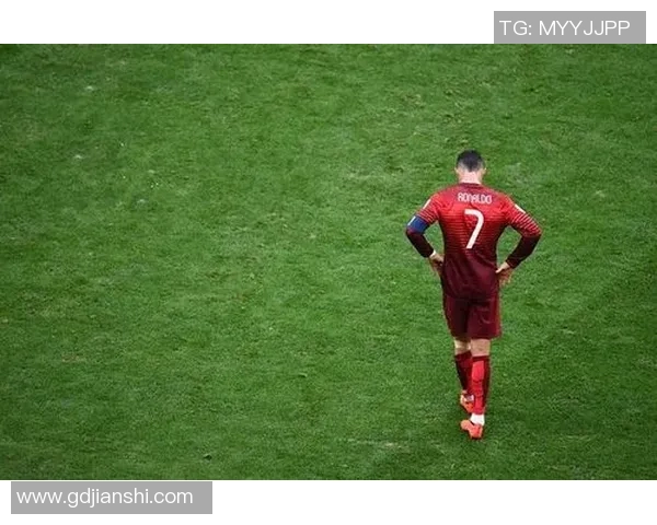 当传奇背影远去足球世界因球星离开而陷入无尽叹息