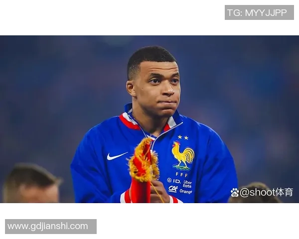 法国足球八号球星是谁 他在法国队的历史地位和影响力分析 法国足球八号球星是谁 他在法国队的历史地位和影响力分析