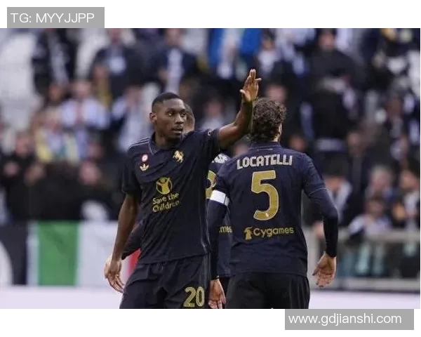 爱穿黑色足球鞋的球星们：他们的选择背后的故事与意义