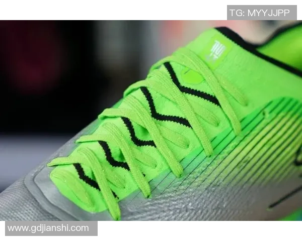 球星偏爱高帮与低帮足球鞋的选择与表现差异分析 球星偏爱高帮与低帮足球鞋的选择与表现差异分析