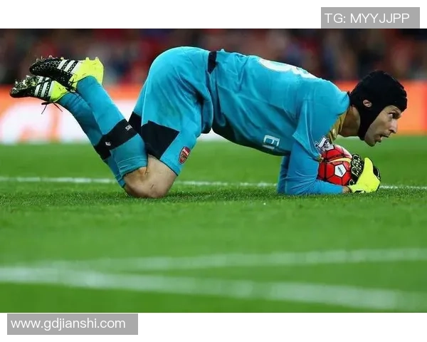 精彩瞬间球星救球神技完美呈现绝佳扑救守门员逆袭之战