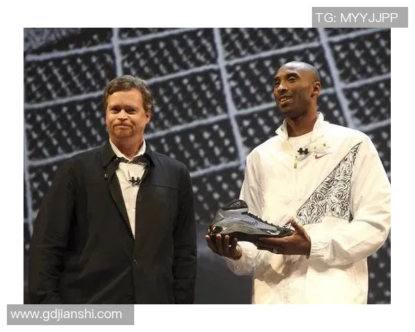 足球巨星与耐克签约合约解析：球场与品牌的深度合作揭秘